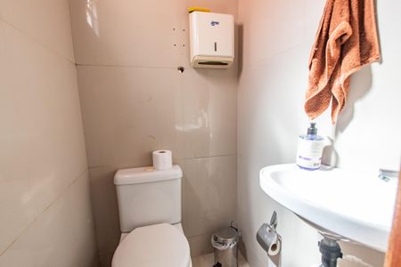 Casa à venda com 150m², 3 quartos e sem vaga Casa à venda com 150m², 3 quartos e sem vagaBanheiro