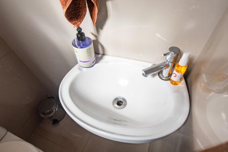 Casa à venda com 150m², 3 quartos e sem vaga Casa à venda com 150m², 3 quartos e sem vagaBanheiro