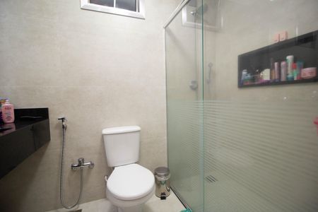 Apartamento à venda com 74m², 2 quartos e 1 vaga Apartamento à venda com 74m², 2 quartos e 1 vagaBanheiro Social