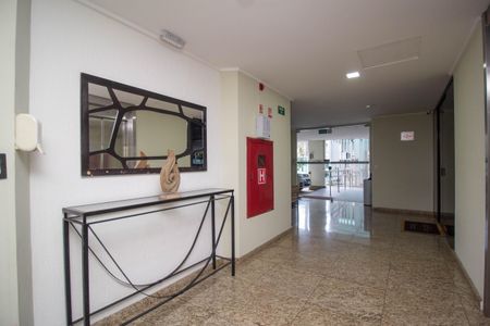 Apartamento à venda com 74m², 2 quartos e 1 vaga Apartamento à venda com 74m², 2 quartos e 1 vagaHall social