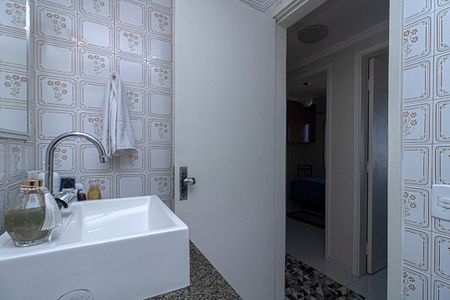 Apartamento à venda com 63m², 2 quartos e 1 vagaBanheiro Social