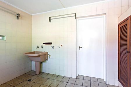 Casa à venda com 300m², 3 quartos e 2 vagasLavanderia