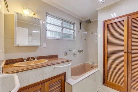 Casa à venda com 300m², 3 quartos e 2 vagasBanheiro da Suíte