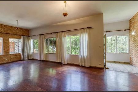 Casa à venda com 300m², 3 quartos e 2 vagasSala