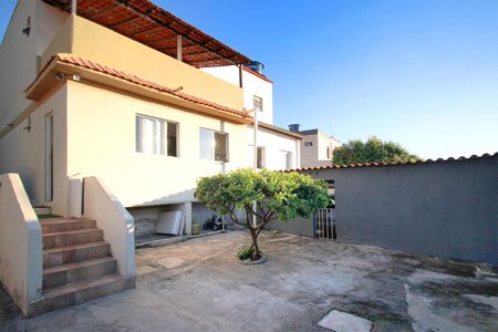 Casa à venda com 139m², 4 quartos e 1 vagaQuintal