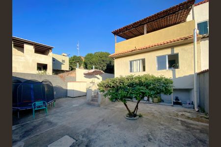 Casa à venda com 139m², 4 quartos e 1 vaga Casa à venda com 139m², 4 quartos e 1 vagaQuintal