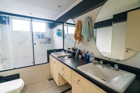 Apartamento à venda com 210m², 4 quartos e 3 vagasBanheiro da Suíte 2
