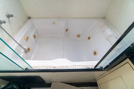 Apartamento à venda com 210m², 4 quartos e 3 vagasBanheiro da Suíte 2 Detalhe