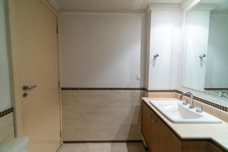 Apartamento à venda com 210m², 4 quartos e 3 vagasBanheiro da Suíte 1