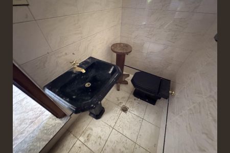 Casa à venda com 250m², 4 quartos e 3 vagasBanheiro 2