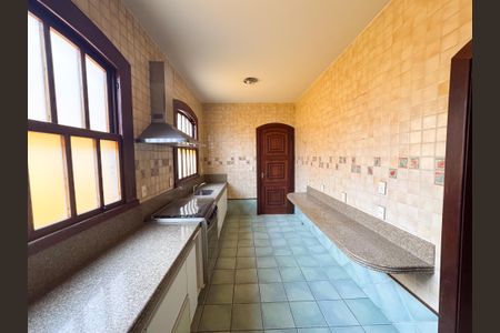 Casa à venda com 250m², 4 quartos e 3 vagasCozinha