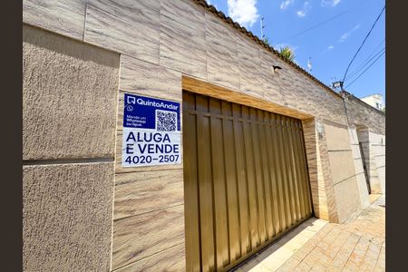Casa à venda com 250m², 4 quartos e 3 vagasFachada