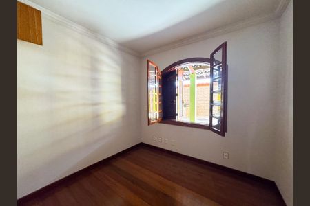 Casa à venda com 250m², 4 quartos e 3 vagasSuíte