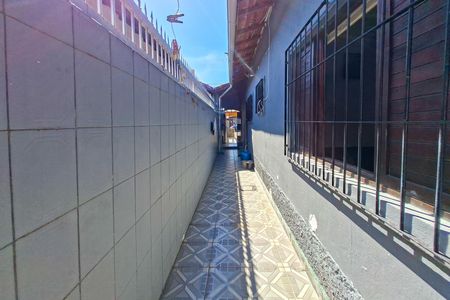 Casa para alugar com 150m², 2 quartos e 2 vagas Casa para alugar com 150m², 2 quartos e 2 vagasCorredor lateral