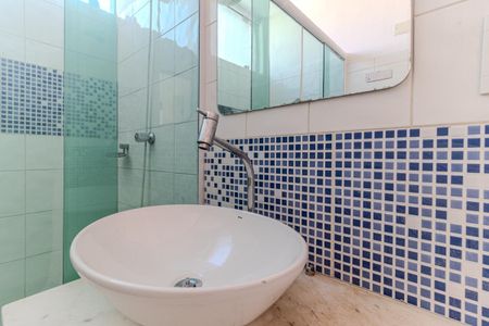 Apartamento à venda com 60m², 2 quartos e 1 vaga Apartamento à venda com 60m², 2 quartos e 1 vagaBanheiro