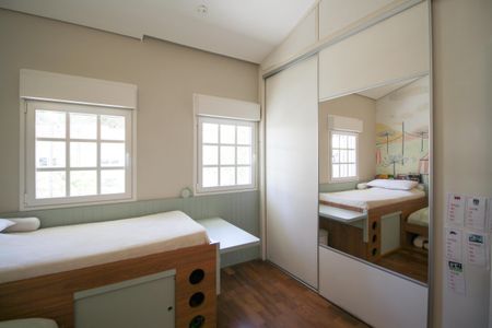 Casa à venda com 120m², 2 quartos e 2 vagas Casa à venda com 120m², 2 quartos e 2 vagasQuarto