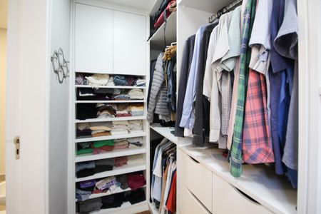 Casa à venda com 120m², 2 quartos e 2 vagas Casa à venda com 120m², 2 quartos e 2 vagasCloset da Suíte