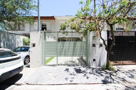 Casa à venda com 120m², 2 quartos e 2 vagas Casa à venda com 120m², 2 quartos e 2 vagasFachada da casa