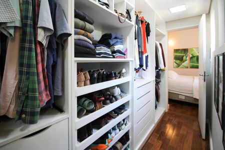 Casa à venda com 120m², 2 quartos e 2 vagas Casa à venda com 120m², 2 quartos e 2 vagasCloset da Suíte