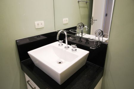 Casa à venda com 120m², 2 quartos e 2 vagas Casa à venda com 120m², 2 quartos e 2 vagasBanheiro