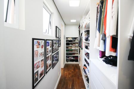 Casa à venda com 120m², 2 quartos e 2 vagas Casa à venda com 120m², 2 quartos e 2 vagasCloset da Suíte