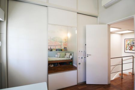 Casa à venda com 120m², 2 quartos e 2 vagas Casa à venda com 120m², 2 quartos e 2 vagasQuarto