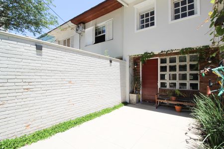 Casa à venda com 120m², 2 quartos e 2 vagas Casa à venda com 120m², 2 quartos e 2 vagasGaragem