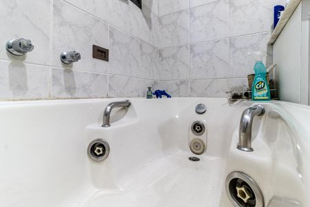 Casa à venda com 362m², 4 quartos e 5 vagasBanheiro da Suíte 1