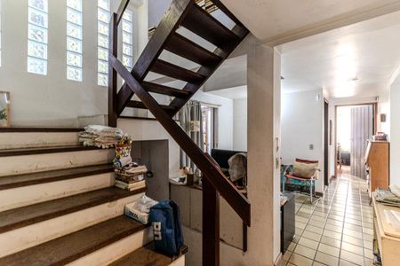 Casa à venda com 362m², 4 quartos e 5 vagasEscada