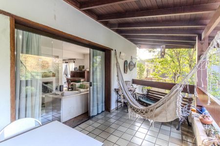 Casa à venda com 362m², 4 quartos e 5 vagasVaranda