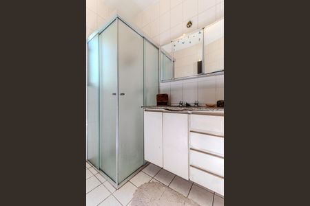 Casa à venda com 362m², 4 quartos e 5 vagasBanheiro da Suíte 2