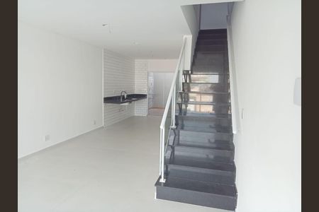 Casa à venda com 160m², 3 quartos e 2 vagas Casa à venda com 160m², 3 quartos e 2 vagasFoto 02