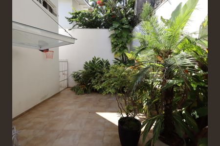 Casa à venda com 351m², 3 quartos e 3 vagasQuintal