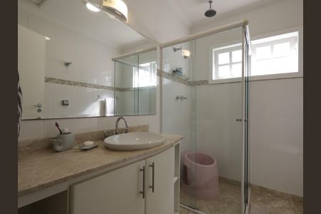 Casa à venda com 351m², 3 quartos e 3 vagasBanheiro da Suíte 1