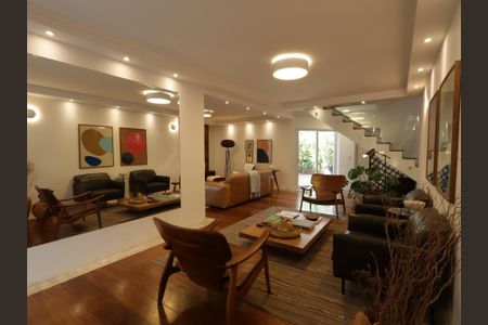 Casa à venda com 351m², 3 quartos e 3 vagasSala