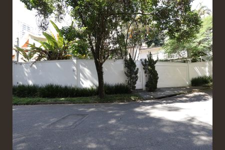 Casa à venda com 351m², 3 quartos e 3 vagasFachada