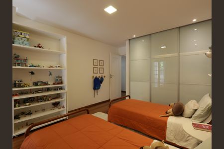 Casa à venda com 351m², 3 quartos e 3 vagasQuarto