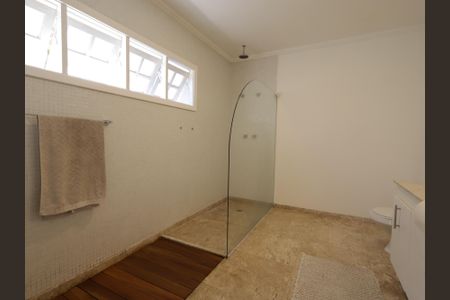 Casa à venda com 351m², 3 quartos e 3 vagasBanheiro da Suíte 2