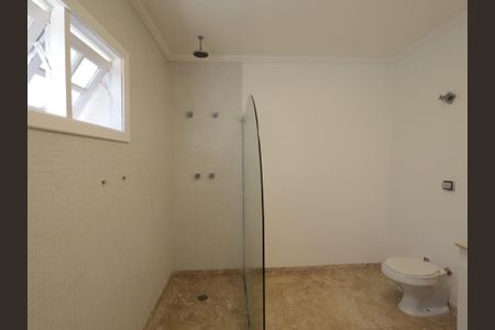 Casa à venda com 351m², 3 quartos e 3 vagasBanheiro da Suíte 2