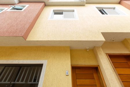 Casa de condomínio à venda com 70m², 2 quartos e 1 vaga Casa de condomínio à venda com 70m², 2 quartos e 1 vagaFachada