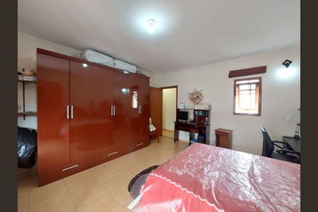 Casa à venda com 358m², 3 quartos e 4 vagas Casa à venda com 358m², 3 quartos e 4 vagasQuarto 3