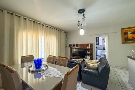 Casa à venda com 310m², 3 quartos e 4 vagasSala