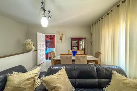 Casa à venda com 310m², 3 quartos e 4 vagasSala