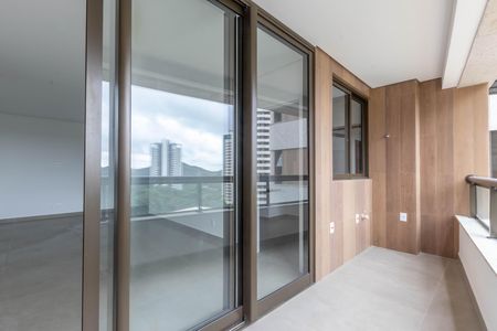 Apartamento à venda com 115m², 3 quartos e 2 vagasVaranda Sala