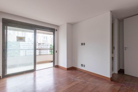 Apartamento à venda com 377m², 4 quartos e 5 vagas Apartamento à venda com 377m², 4 quartos e 5 vagasQuarto 2