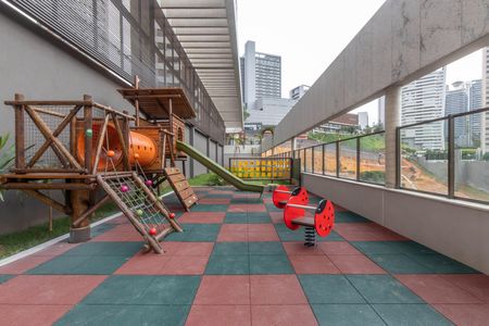 Apartamento à venda com 377m², 4 quartos e 5 vagas Apartamento à venda com 377m², 4 quartos e 5 vagasÁrea comum - Playground