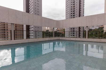 Apartamento à venda com 377m², 4 quartos e 5 vagas Apartamento à venda com 377m², 4 quartos e 5 vagasÁrea comum - Piscina