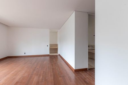 Apartamento à venda com 377m², 4 quartos e 5 vagas Apartamento à venda com 377m², 4 quartos e 5 vagasQuarto 4