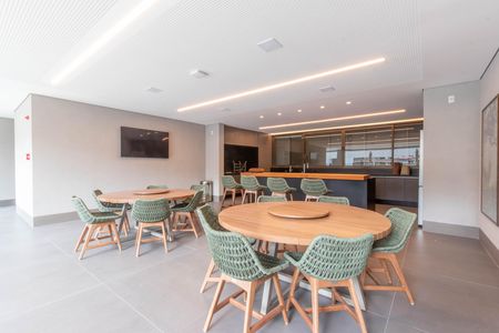 Apartamento à venda com 377m², 4 quartos e 5 vagas Apartamento à venda com 377m², 4 quartos e 5 vagasÁrea comum - Salão de festas