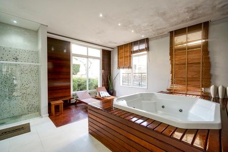 Apartamento à venda com 98m², 3 quartos e 2 vagas Apartamento à venda com 98m², 3 quartos e 2 vagasÁrea comum - Banheira de hidromassagem